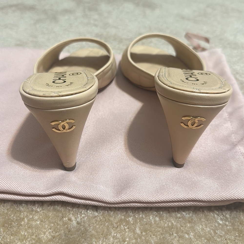 Classic quilted chanel heels nude gold logo cc - Picture 3 of 12
